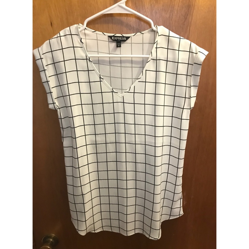 Express Short Sleeves V-neck Shirt